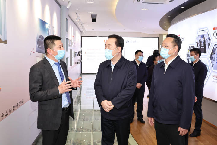 Wang Hao, Deputy Secretary of Zhejiang Provincial Party Committee and Governor, visited MAXGE to investigate the company's operation and production during the epidemic